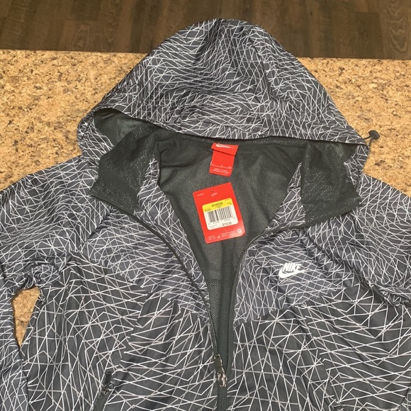 NWT NIKE WNDBREAKER RUNNING JACKET SMALL - Picture 3 of 6